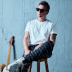 Batuhan Mutlugil&nbsp;Bambaşka