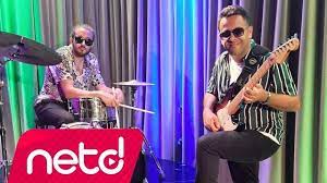 Bikaç Kişi&nbsp;Bir Demlik Çay