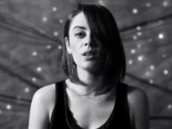 Demet Evgar&nbsp;Farketmeden