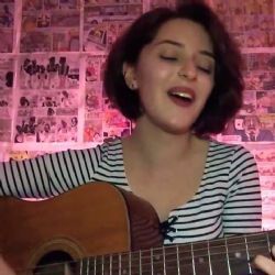 Esra&nbsp;Eteği Belinde