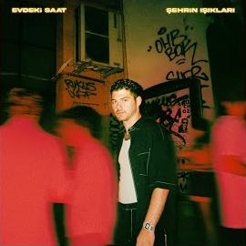 Evdeki Saat&nbsp;Şehrin Işıkları