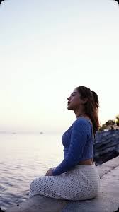 İrem Özen&nbsp;Yüzüyorum Uzayda