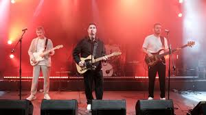 Konu Sen Değilsin&nbsp;Live