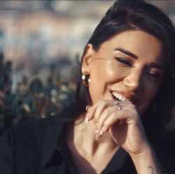 Selale Seferli&nbsp;Sen Heç