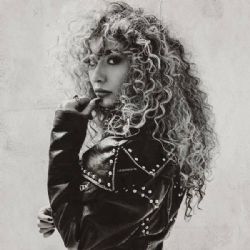 Sena Şener&nbsp;Teni Tenime