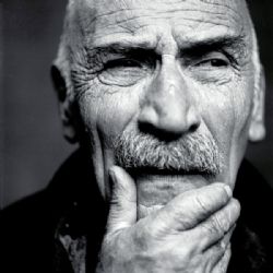 Tuncel Kurtiz&nbsp;Oysa Herkes Öldürür Sevdiğini