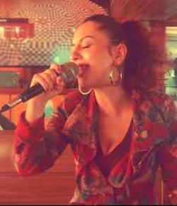 Vapurdaki Kadın&nbsp;Yanarım